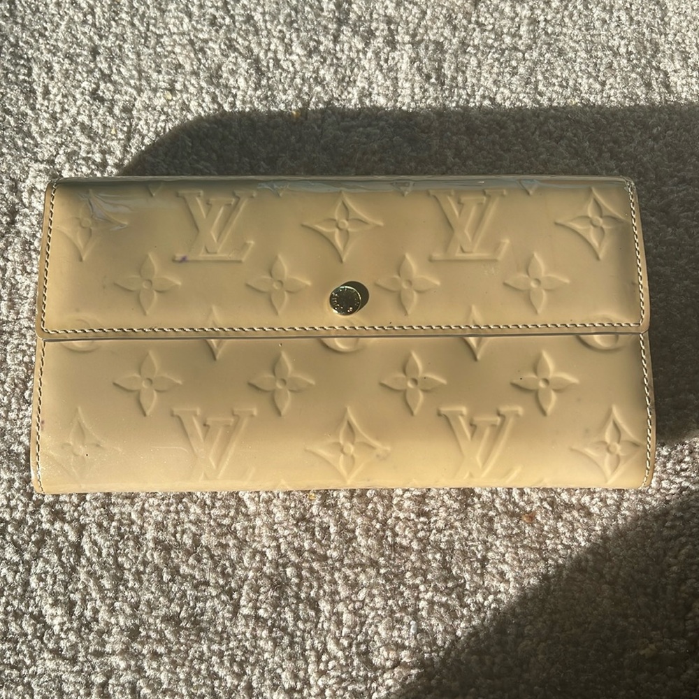 Louis Vuitton Vernis Sarah Wallet
